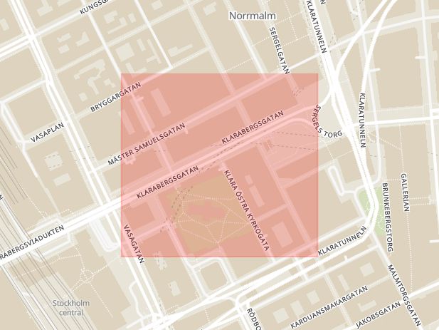 Karta som med röd fyrkant ramar in Klarabergsgatan, Norrmalm, Stockholm, Stockholms län