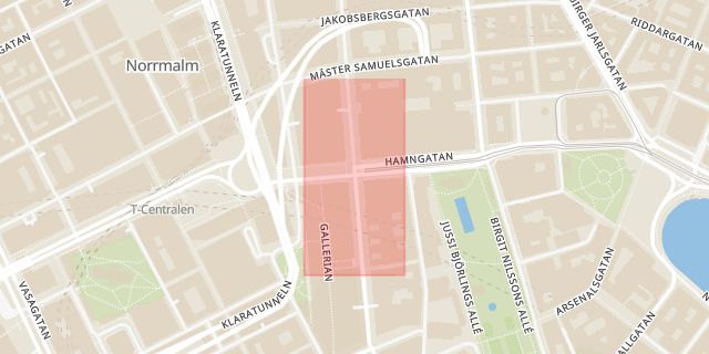 Karta som med röd fyrkant ramar in Regeringsgatan, Hamngatan, Mäster Samuelsgatan, Stockholm, Stockholms län