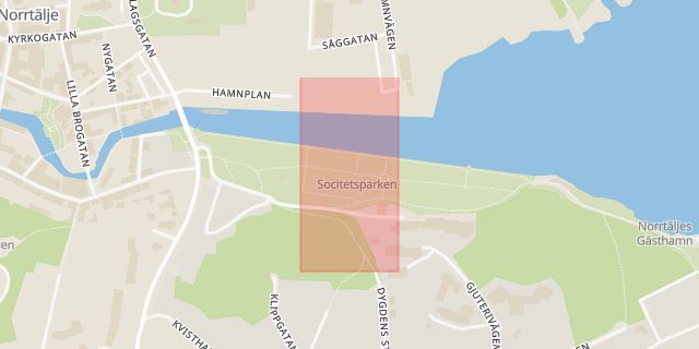 Karta som med röd fyrkant ramar in Societetsparken, Norrtälje, Stockholms län